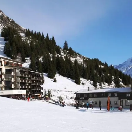 Renove 4 Pers Au Pied Des Pistes, Proche Commerces, Esf Et Luge - Fr-1-297-117 Apartment *